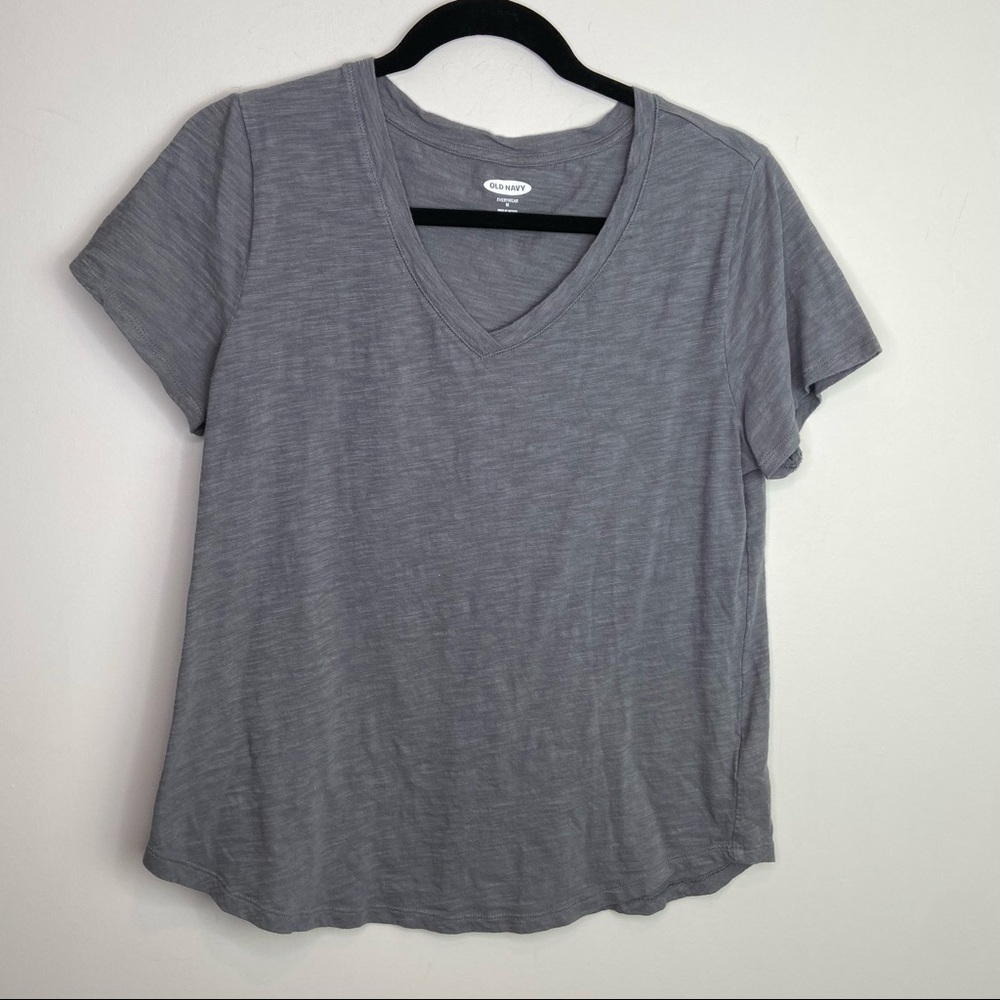 Gray short sleeve v neck women’s top size‎ medium